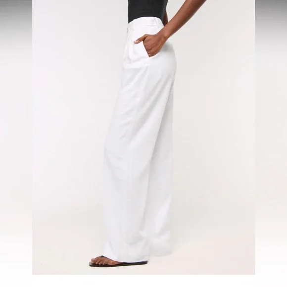 Abercrombie & Fitch - Picture 2 of 6